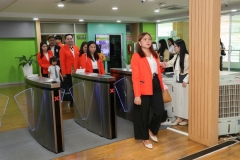 ต้อนรับและนำชมสำนักหอสมุดบุคลากรจากโรงเรียนเลยอนุกูลวิทยา