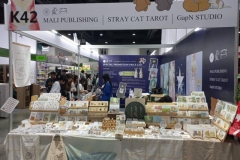 16102567-book-expo-12