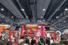 16102567-book-expo-13