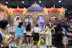 16102567-book-expo-14