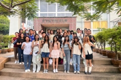 16102567-book-expo-16