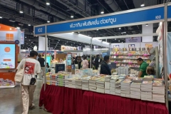 16102567-book-expo-27