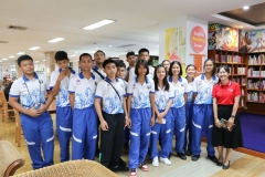 บรรยากาศการนำชมห้องสมุด