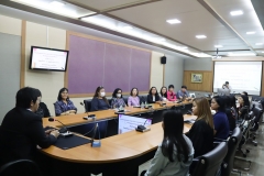 25661122-meeting-010