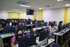 25661123-meeting-009