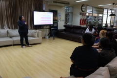 25670426-visitor-014