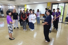 25670426-visitor-021