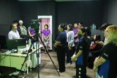 25670426-visitor-025