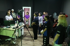 25670426-visitor-027