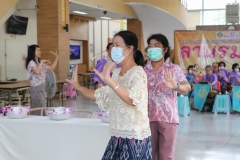 Carrying-on-Songkran-traditions-16