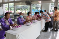 Carrying-on-Songkran-traditions-26