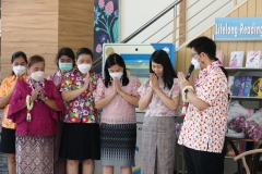 Carrying-on-Songkran-traditions-5