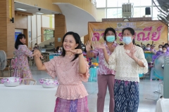 Carrying-on-Songkran-traditions-50