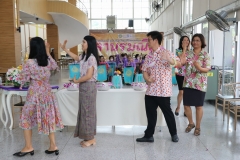 Carrying-on-Songkran-traditions-59