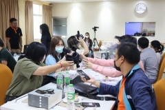 thumbs_Eng-for-Com-in-Digital-Age24-11