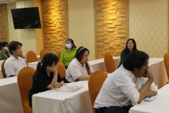 25670320-visitor-005