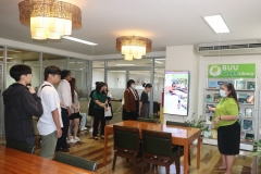 25670320-visitor-028