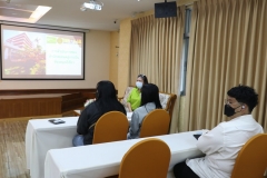 25670320-visitor-041