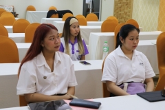 25670320-visitor-044