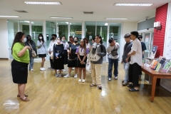 25670320-visitor-063