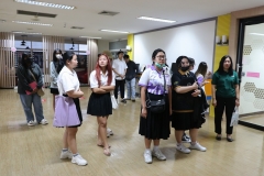 25670320-visitor-069