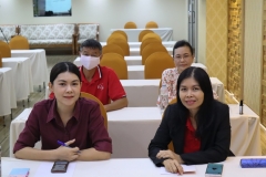 25670321-visitor-001