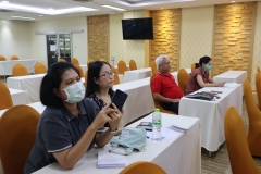 25670321-visitor-012