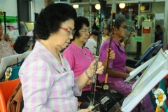 ภาพถ่าย การบรรเลงและขับร้องดนตรีไทย 
โดยชมรมข้าราชการบำนาญจังหวัดชลบุรี ครั้งที่ 64