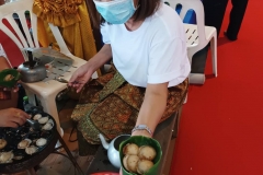 Offering-food-to-monks-65-15