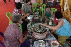 Offering-food-to-monks-65-5