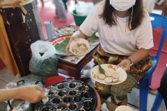 Offering-food-to-monks-65-8