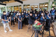 25670319-visitor-001