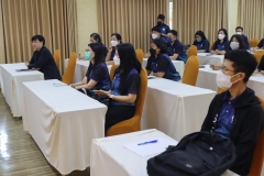 25670319-visitor-008