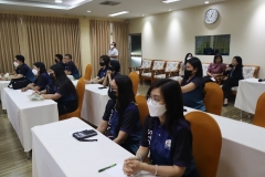 25670319-visitor-011