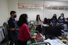 25670319-visitor-038