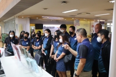 25670319-visitor-057