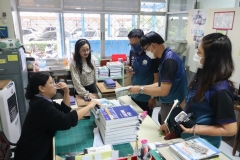 25670319-visitor-060