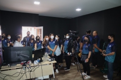 25670319-visitor-067