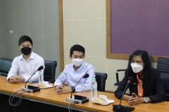 25660515-visitor-006