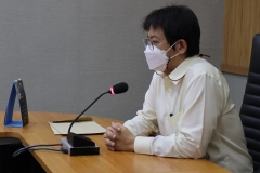 25660515-visitor-008