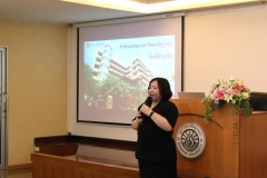 25670422-visitor-001