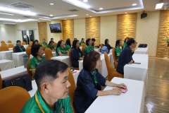 25670422-visitor-002