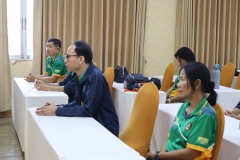 25670422-visitor-004