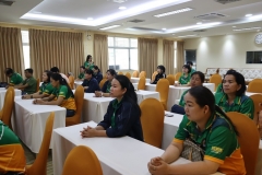 25670422-visitor-006