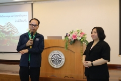 25670422-visitor-016