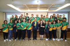 25670422-visitor-019