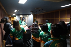 25670422-visitor-024