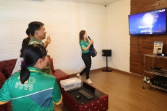 25670422-visitor-026