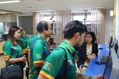 25670422-visitor-034